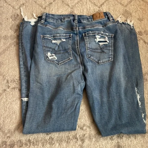 AEO Distressed Jeans - Picture 4 of 6